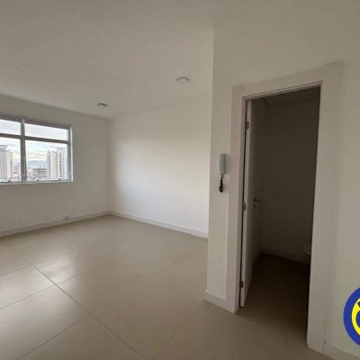 Salas/Conjuntos com 25m², 1 garagem, no bairro Canto em Florianópolis