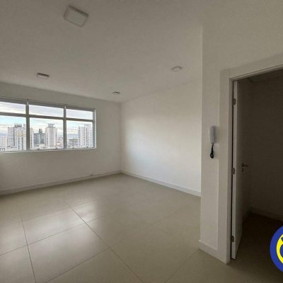 Salas/Conjuntos com 25m², 1 garagem, no bairro Canto em Florianópolis