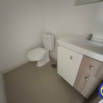 Salas/Conjuntos com 25m², 1 garagem, no bairro Canto em Florianópolis