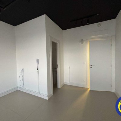 Salas/Conjuntos com 24m², 5 garagens, no bairro Canto em Florianópolis