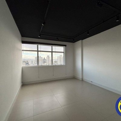 Salas/Conjuntos com 24m², 5 garagens, no bairro Canto em Florianópolis