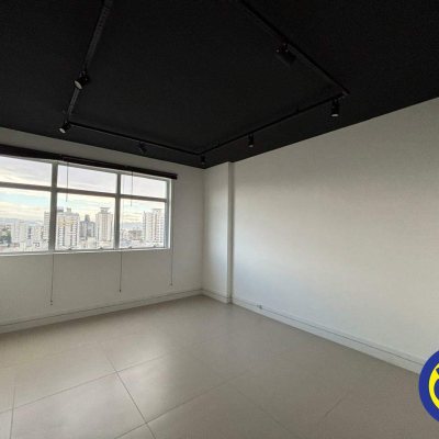 Salas/Conjuntos com 24m², 5 garagens, no bairro Canto em Florianópolis