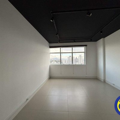 Salas/Conjuntos com 24m², 5 garagens, no bairro Canto em Florianópolis