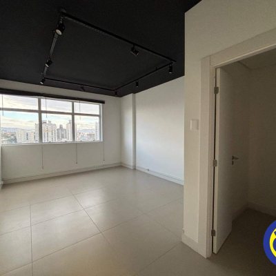 Salas/Conjuntos com 24m², 5 garagens, no bairro Canto em Florianópolis