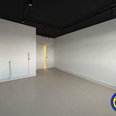 Salas/Conjuntos com 24m², 5 garagens, no bairro Canto em Florianópolis