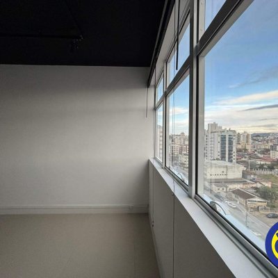 Salas/Conjuntos com 24m², 5 garagens, no bairro Canto em Florianópolis