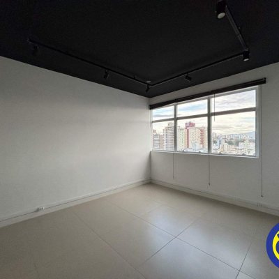 Salas/Conjuntos com 24m², 5 garagens, no bairro Canto em Florianópolis