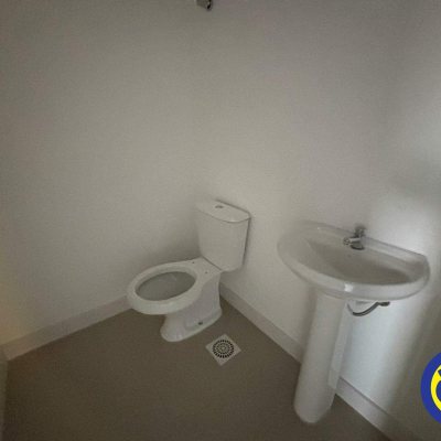 Salas/Conjuntos com 24m², 5 garagens, no bairro Canto em Florianópolis