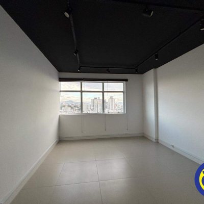 Salas/Conjuntos com 24m², 5 garagens, no bairro Canto em Florianópolis