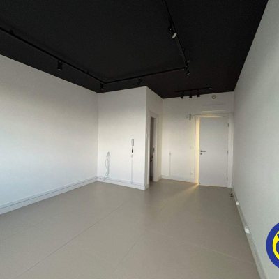 Salas/Conjuntos com 24m², 5 garagens, no bairro Canto em Florianópolis