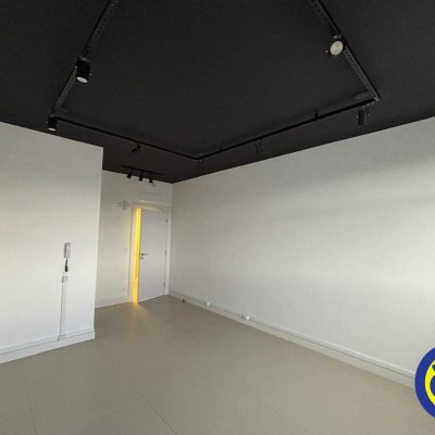 Salas/Conjuntos com 24m², 5 garagens, no bairro Canto em Florianópolis