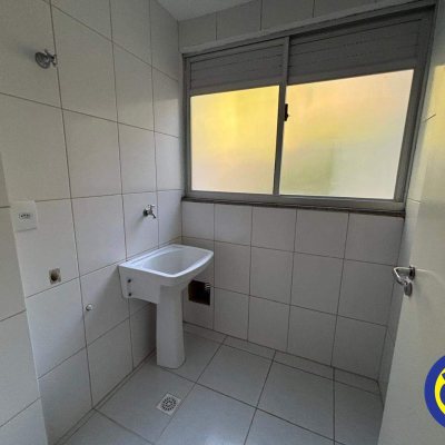 Apartamento com 80m², 2 quartos, 1 suíte, 1 garagem, no bairro João Paulo em Florianópolis