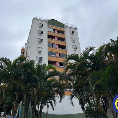 Apartamento com 80m², 2 quartos, 1 suíte, 1 garagem, no bairro João Paulo em Florianópolis