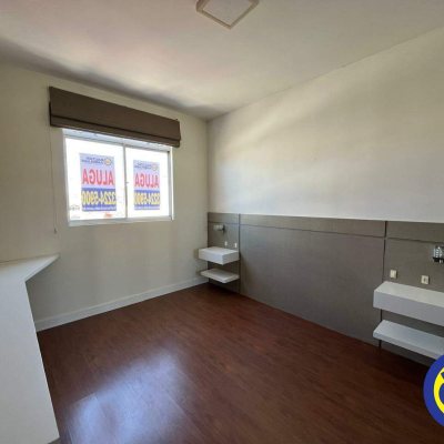 Apartamento com 80m², 2 quartos (sendo 1 suíte), 1 garagem, no bairro Canto em Florianópolis