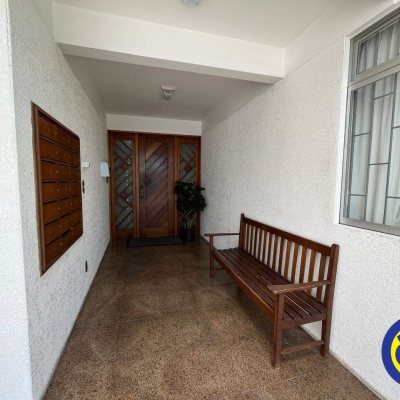 Apartamento com 80m², 2 quartos (sendo 1 suíte), 1 garagem, no bairro Canto em Florianópolis