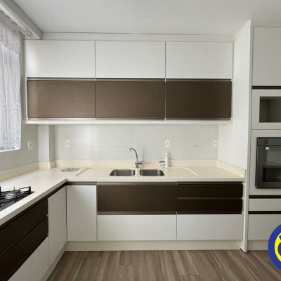 Apartamento com 80m², 2 quartos (sendo 1 suíte), 1 garagem, no bairro Canto em Florianópolis