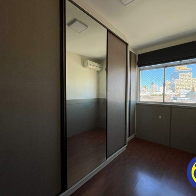 Apartamento com 80m², 2 quartos (sendo 1 suíte), 1 garagem, no bairro Canto em Florianópolis
