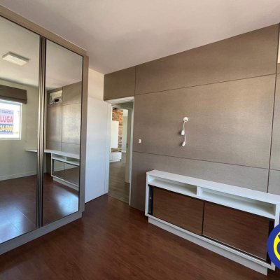 Apartamento com 80m², 2 quartos (sendo 1 suíte), 1 garagem, no bairro Canto em Florianópolis