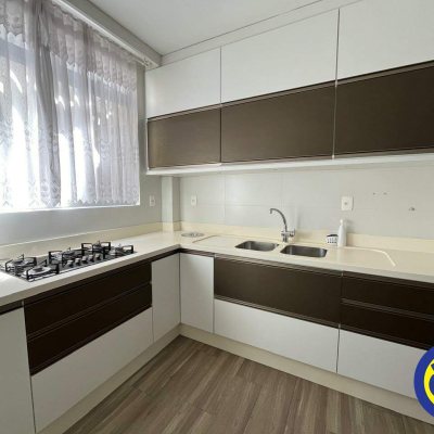 Apartamento com 80m², 2 quartos (sendo 1 suíte), 1 garagem, no bairro Canto em Florianópolis