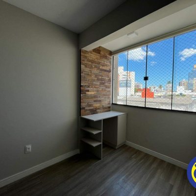 Apartamento com 80m², 2 quartos (sendo 1 suíte), 1 garagem, no bairro Canto em Florianópolis