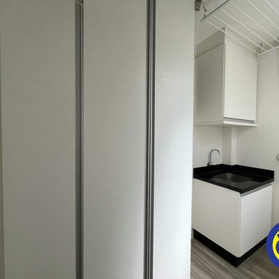 Apartamento com 80m², 2 quartos (sendo 1 suíte), 1 garagem, no bairro Canto em Florianópolis