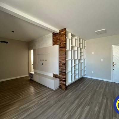 Apartamento com 80m², 2 quartos (sendo 1 suíte), 1 garagem, no bairro Canto em Florianópolis