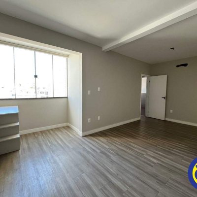 Apartamento com 80m², 2 quartos (sendo 1 suíte), 1 garagem, no bairro Canto em Florianópolis