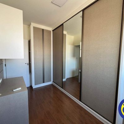 Apartamento com 80m², 2 quartos (sendo 1 suíte), 1 garagem, no bairro Canto em Florianópolis