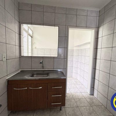 Apartamento com 62m², 2 quartos, 1 garagem, no bairro Ipiranga em São José