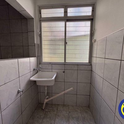 Apartamento com 62m², 2 quartos, 1 garagem, no bairro Ipiranga em São José