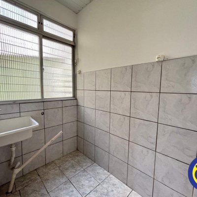 Apartamento com 62m², 2 quartos, 1 garagem, no bairro Ipiranga em São José