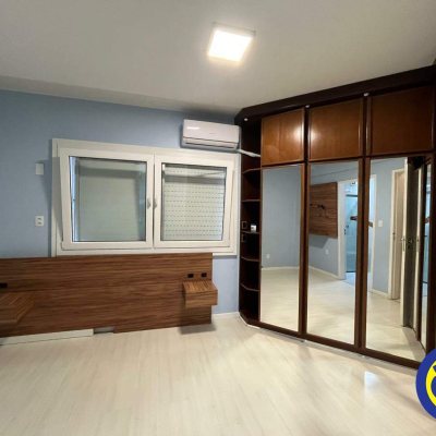 Apartamento com 80m², 3 quartos (sendo 1 suíte), 1 garagem, no bairro Centro em Florianópolis