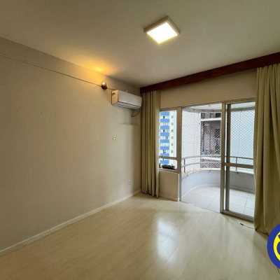 Apartamento com 80m², 3 quartos (sendo 1 suíte), 1 garagem, no bairro Centro em Florianópolis