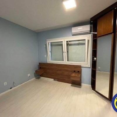 Apartamento com 80m², 3 quartos (sendo 1 suíte), 1 garagem, no bairro Centro em Florianópolis