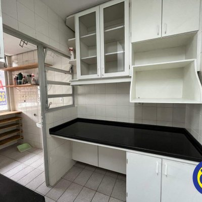 Apartamento com 80m², 3 quartos (sendo 1 suíte), 1 garagem, no bairro Centro em Florianópolis