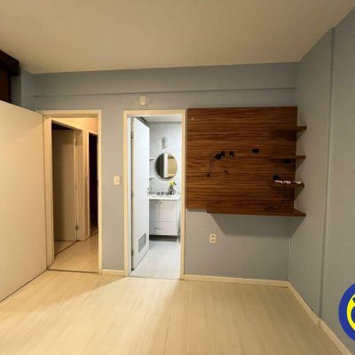 Apartamento com 80m², 3 quartos (sendo 1 suíte), 1 garagem, no bairro Centro em Florianópolis