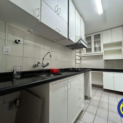 Apartamento com 80m², 3 quartos (sendo 1 suíte), 1 garagem, no bairro Centro em Florianópolis