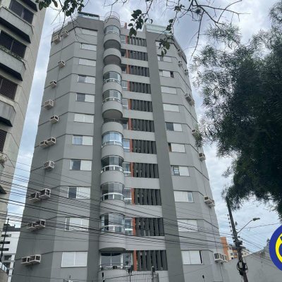 Apartamento com 80m², 3 quartos (sendo 1 suíte), 1 garagem, no bairro Centro em Florianópolis