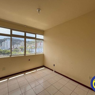 Apartamento com 90m², 2 quartos, no bairro Centro em Florianópolis