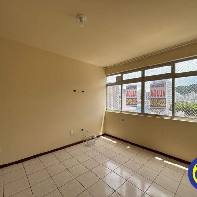 Apartamento com 90m², 2 quartos, no bairro Centro em Florianópolis