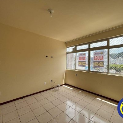 Apartamento com 90m², 2 quartos, no bairro Centro em Florianópolis
