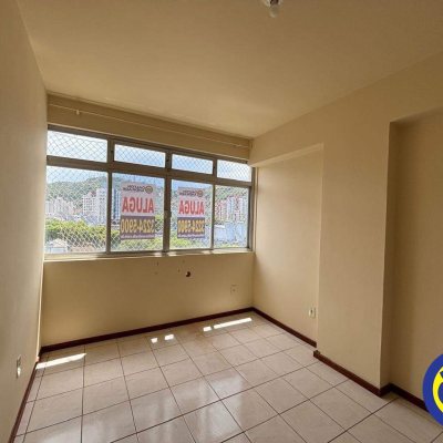 Apartamento com 90m², 2 quartos, no bairro Centro em Florianópolis