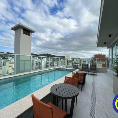 Apartamento com 43m², 1 quarto, 1 suíte, 1 garagem, no bairro Centro em Florianópolis