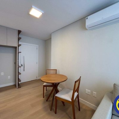Apartamento com 43m², 1 quarto, 1 suíte, 1 garagem, no bairro Centro em Florianópolis