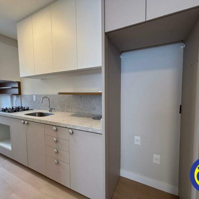 Apartamento com 43m², 1 quarto, 1 suíte, 1 garagem, no bairro Centro em Florianópolis