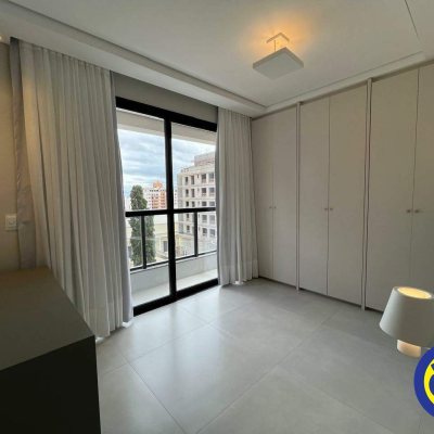 Apartamento com 61m², 2 quartos (sendo 1 suíte), 1 garagem, no bairro Centro em Florianópolis