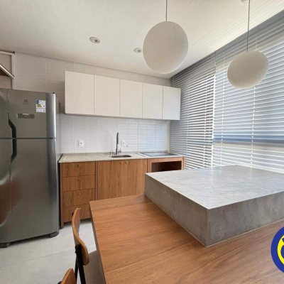 Apartamento com 61m², 2 quartos (sendo 1 suíte), 1 garagem, no bairro Centro em Florianópolis