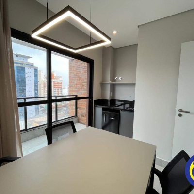 Apartamento com 61m², 2 quartos (sendo 1 suíte), 1 garagem, no bairro Centro em Florianópolis