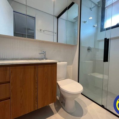 Apartamento com 61m², 2 quartos (sendo 1 suíte), 1 garagem, no bairro Centro em Florianópolis
