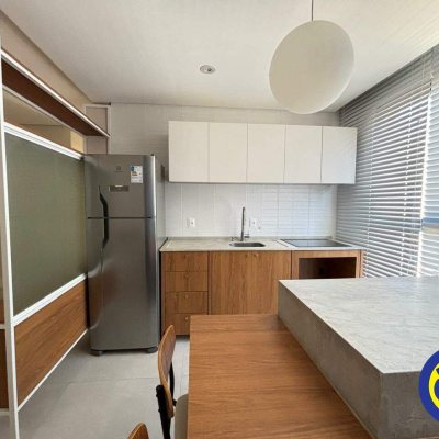 Apartamento com 61m², 2 quartos (sendo 1 suíte), 1 garagem, no bairro Centro em Florianópolis